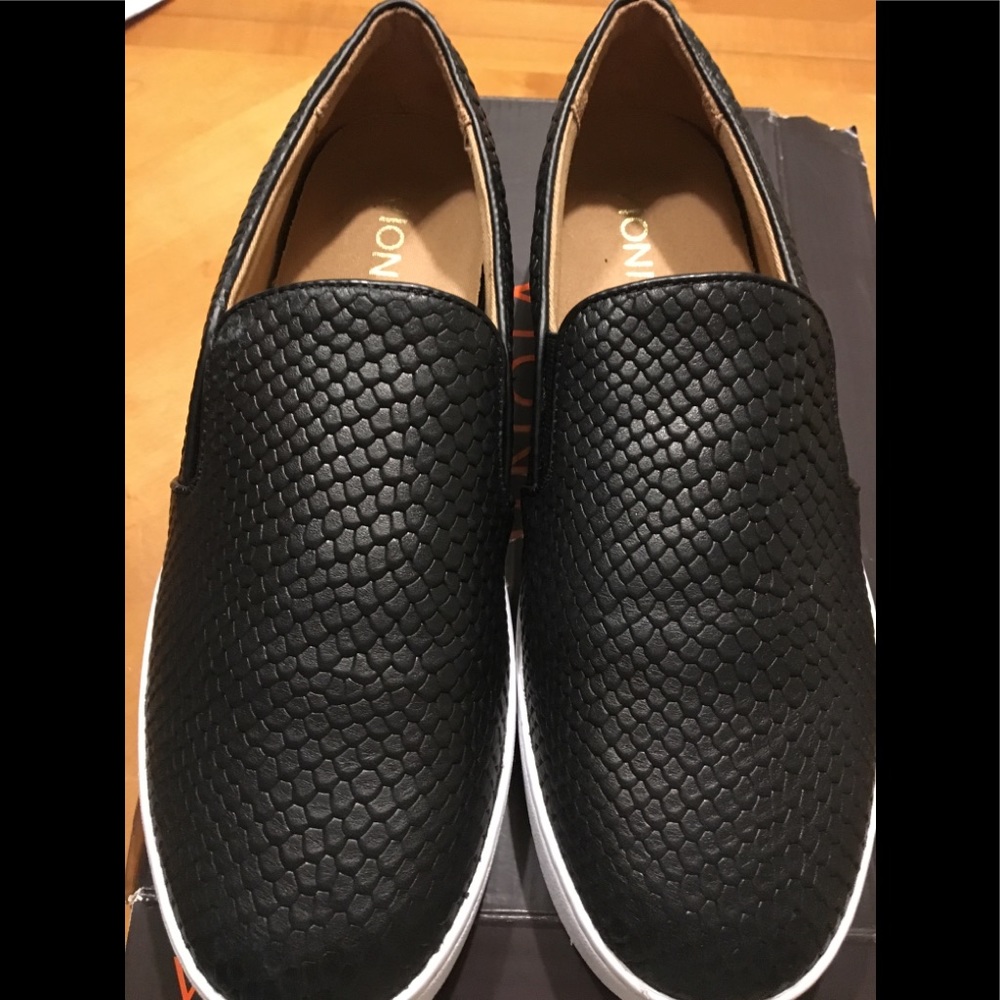 VIONIC MIDI SNAKE SLIP ON SNEAKER 7.5 SOLD OUT!